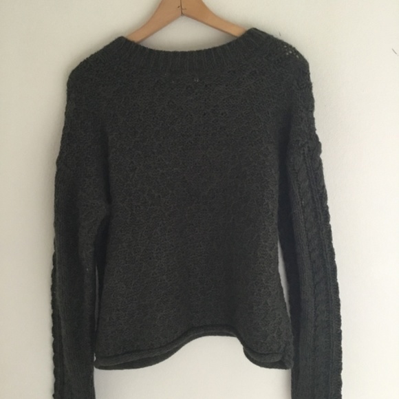 Margeaux & Ellie Forest Green Pullover Crewneck Sweater is NWOT! Size Small - Picture 2 of 3
